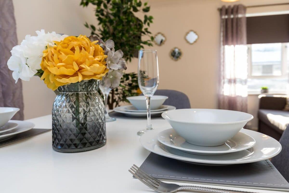 فيلا 19A The Broadwalk - Cozy 1Br In The Heart Of Crawley Near Gatwick Airport Great For Contractors And Flight Crew Students المظهر الخارجي الصورة