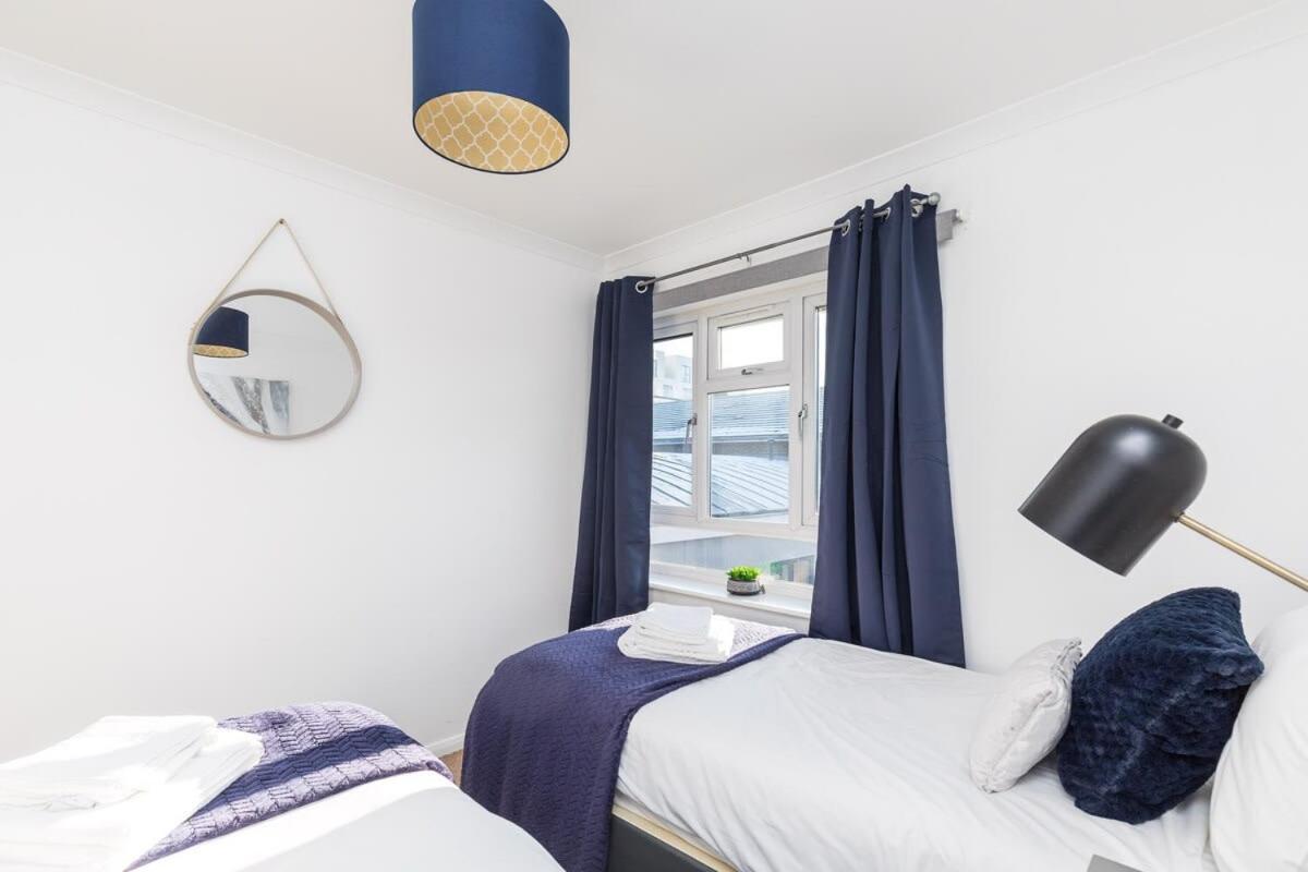 فيلا 19A The Broadwalk - Cozy 1Br In The Heart Of Crawley Near Gatwick Airport Great For Contractors And Flight Crew Students المظهر الخارجي الصورة