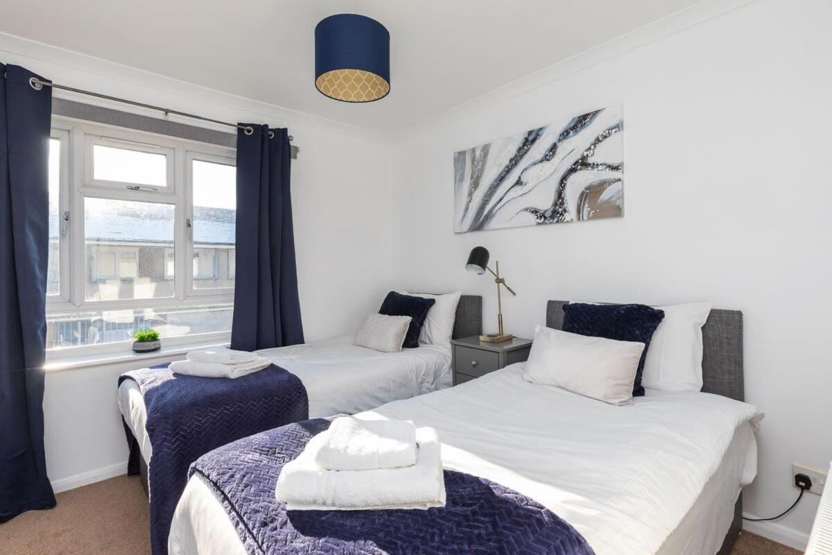 فيلا 19A The Broadwalk - Cozy 1Br In The Heart Of Crawley Near Gatwick Airport Great For Contractors And Flight Crew Students المظهر الخارجي الصورة